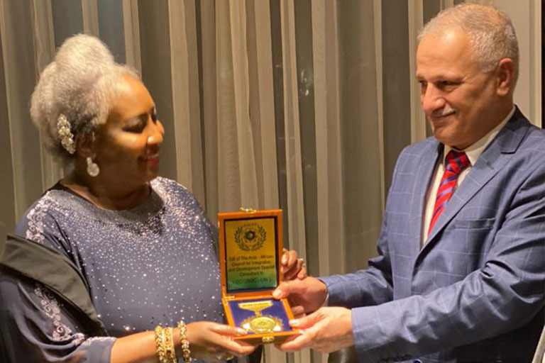 His Excellency Minister Emad Tareq Aljanabi, President of AACID, honors Her Majesty Queen Sheba, Vice President of the Council<br><br>17 Oct 2021 to 01 Nov 2021 – The official delegation of the Arab-African Council and the Swiss organization REFAI-NGO to Central Africa